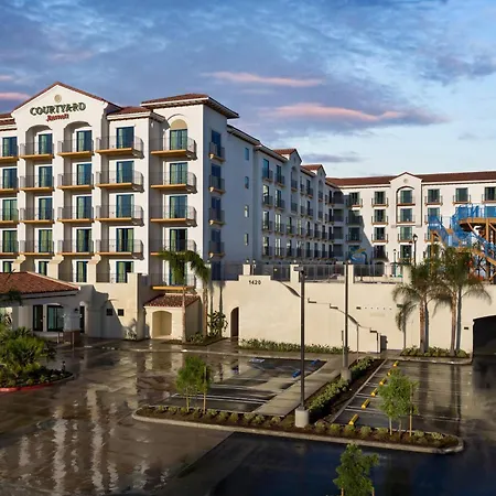 Courtyard Anaheim Theme Park Entrance Hotel